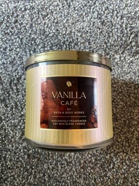 Bath and body works 3 wick candle